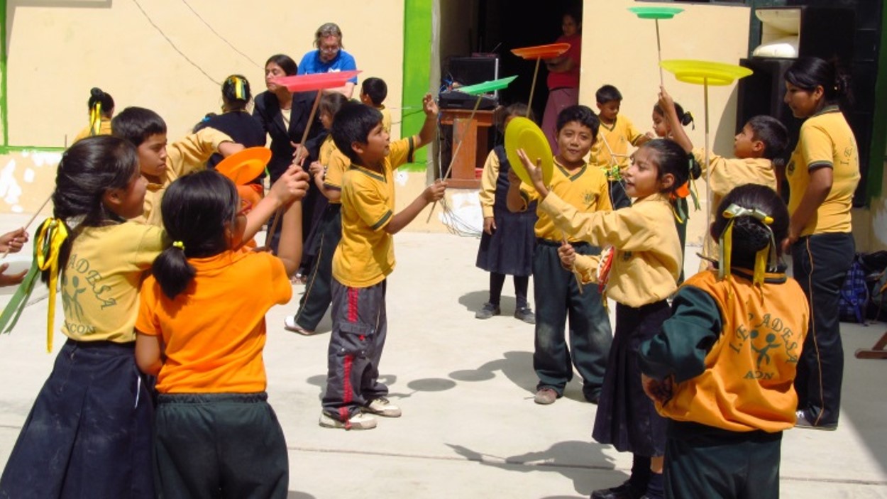 Circus Hannes op bezoek bij Adesa in Peru