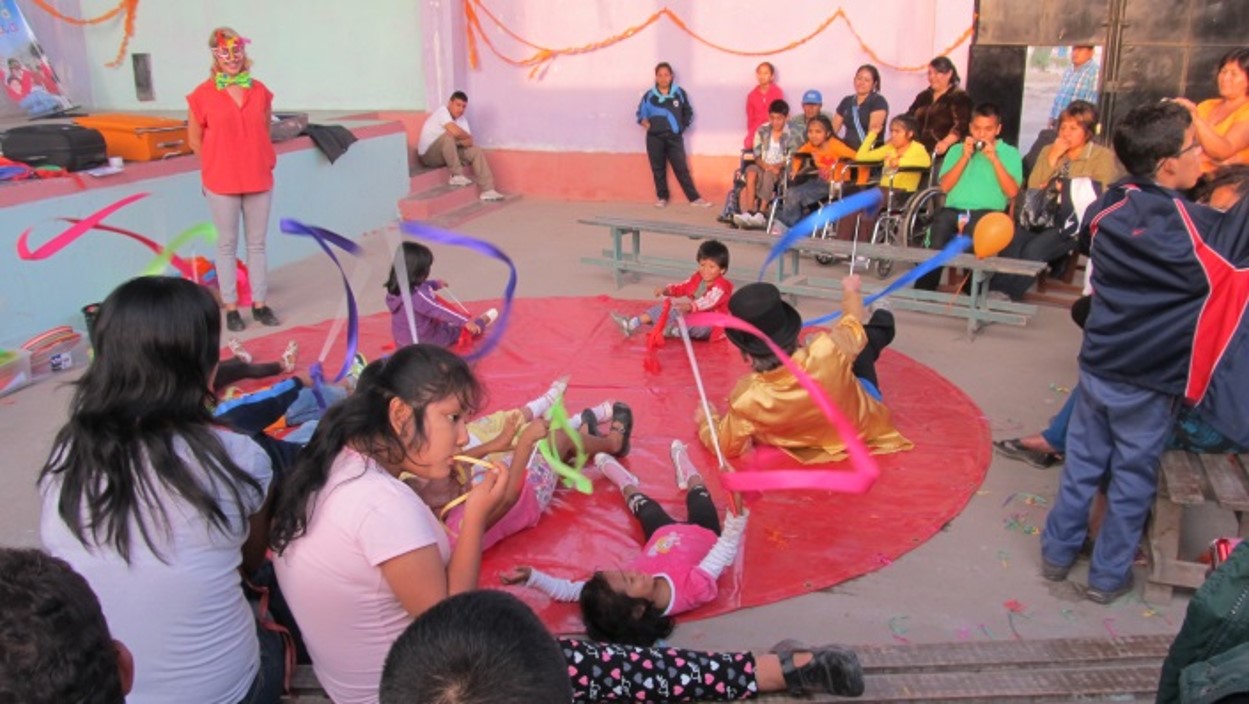 Circus Hannes op bezoek bij Adesa in Peru