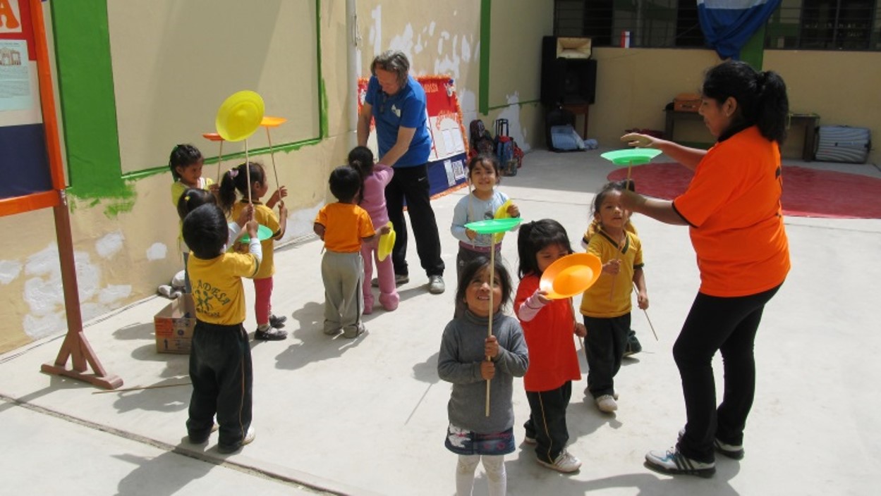 Circus Hannes op bezoek bij Adesa in Peru